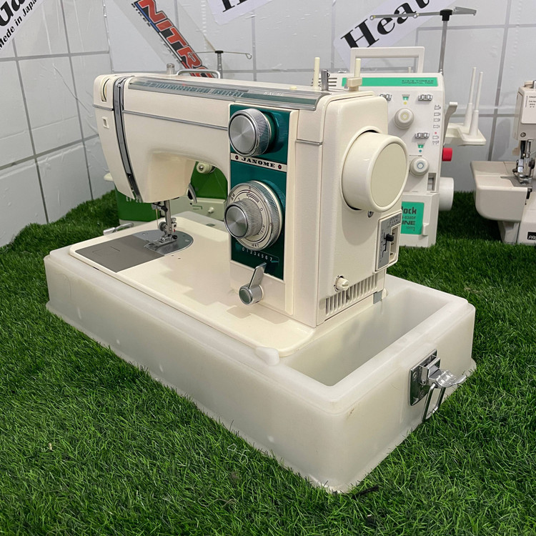 چرخ خیاطی ژانومه مدل 811 استوک