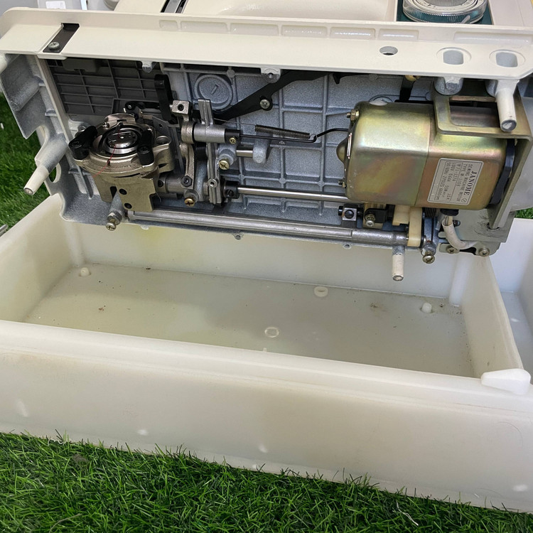 چرخ خیاطی ژانومه مدل 811 استوک