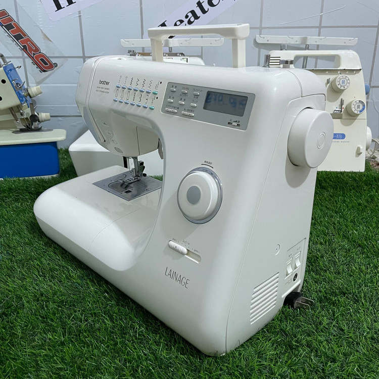 چرخ خیاطی برادر مدل LAINAGE استوک