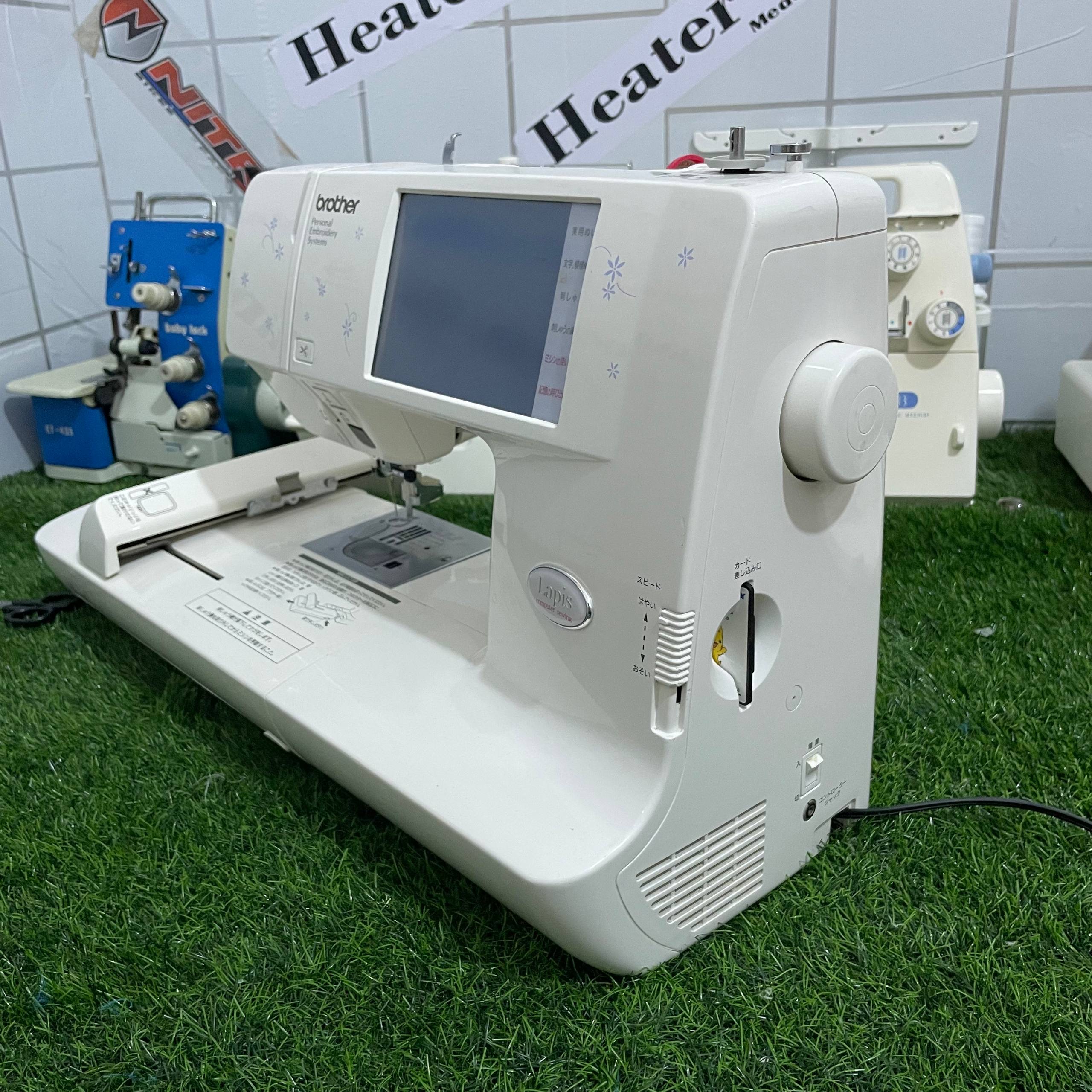 چرخ خیاطی و گلدوزی برادر همراه با کارگاه مدل Lapis استوک