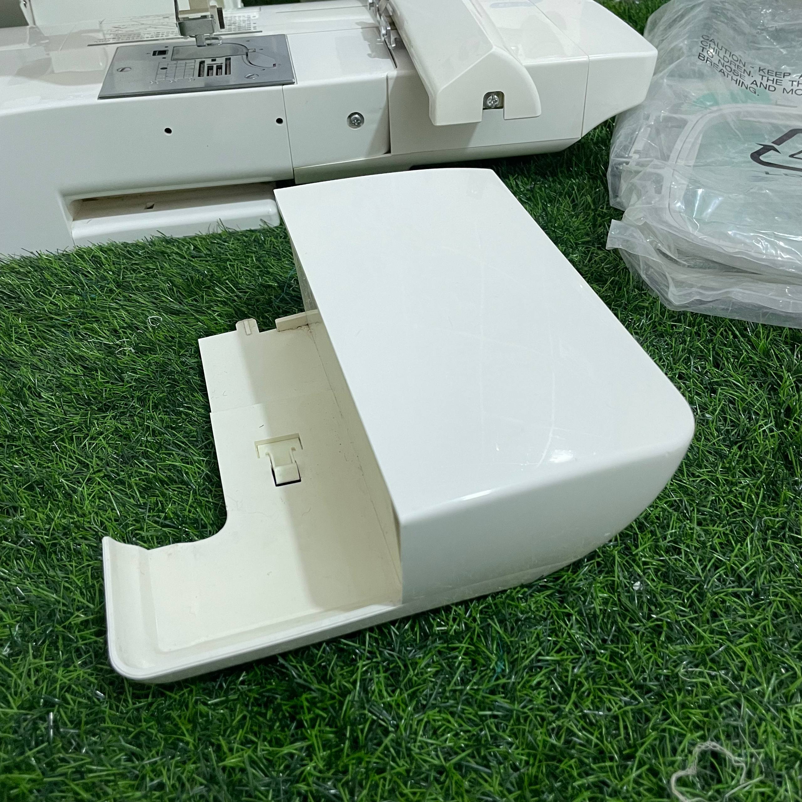 چرخ خیاطی و گلدوزی برادر همراه با کارگاه مدل Lapis استوک